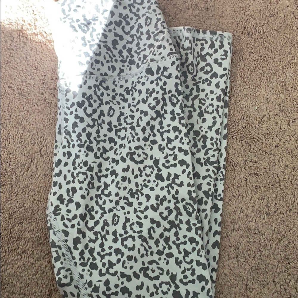 super soft leopard leggings *ON HOLD*